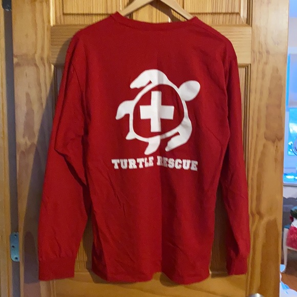 Turtle Rescue long sleeve t shirt - Picture 3 of 3